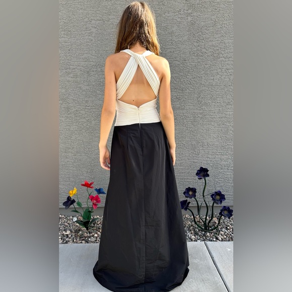NWT BCBGMaxAzria Gardenia Halter Neck Gown Pleated Cream Crepe & Black Taffeta - Picture 8 of 13